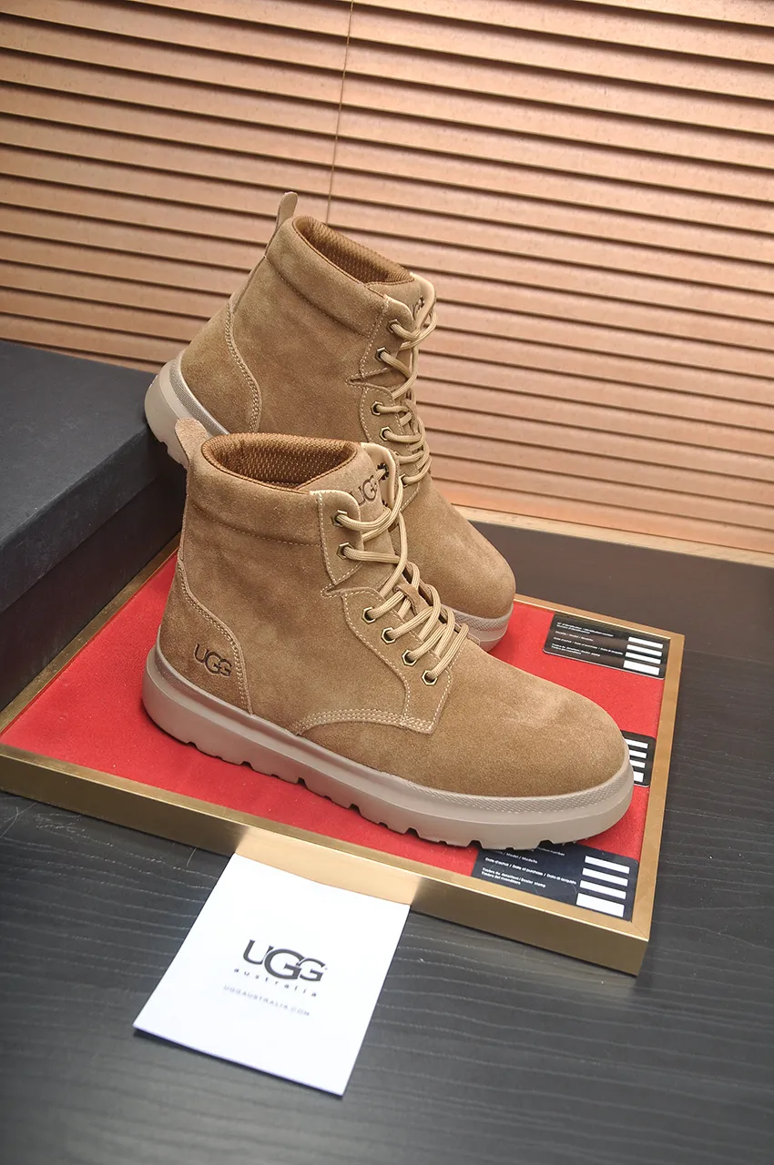 Men's shoes 💰580💶【UGG】(full genuine wool lining) Please pay attention to the original quality and compare the thickness of the wool 🏮🏮Hot style Martin boots from Australia's warm luxury brand men's shoes, official website synchronization, Beckham men's style..., made of imported top-layer waxed cowhide, waxed toe, Australian real wool velvet lining Carefully sewn...Imported rubber Martin boots outsole (comfortable, soft and wear-resistant). I really like the quality...Exquisite workmanship, you can't put it down once you see it. Code number 39-44